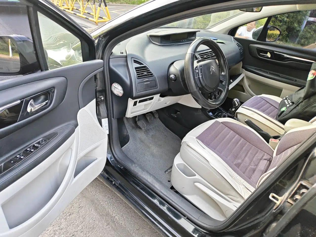 Citroen C-Quatre 2013 Sedan 1.6L Manual - Prestige Model — миниатюра 17