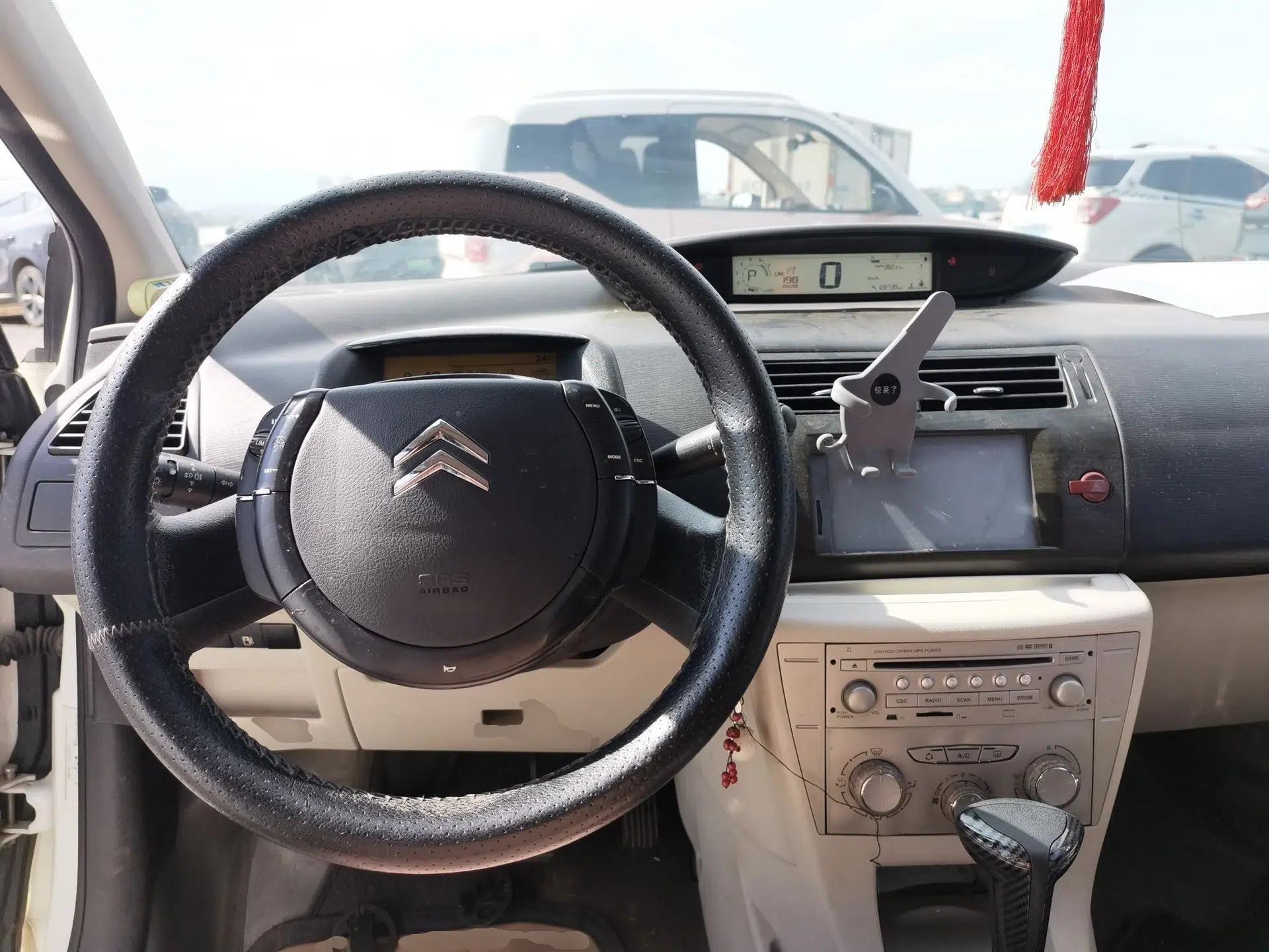 Citroen C-Quatre 2011 Sedan 1.6L Automatic Champion Edition — миниатюра 11