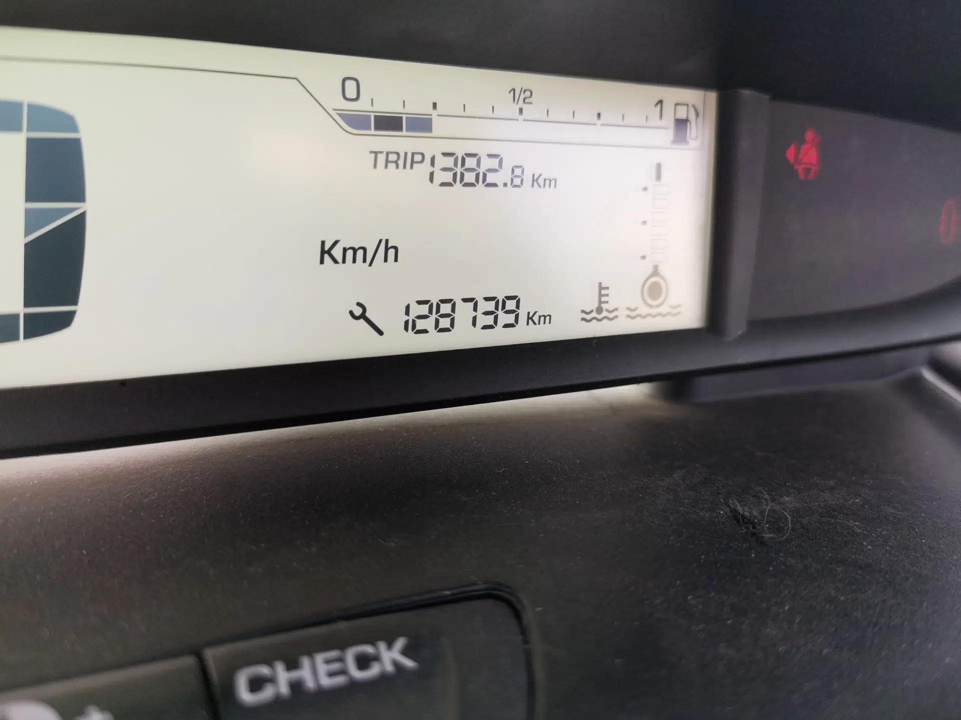 Citroen C-Quatre 2011 Sedan 1.6L Automatic Champion Edition — миниатюра 13