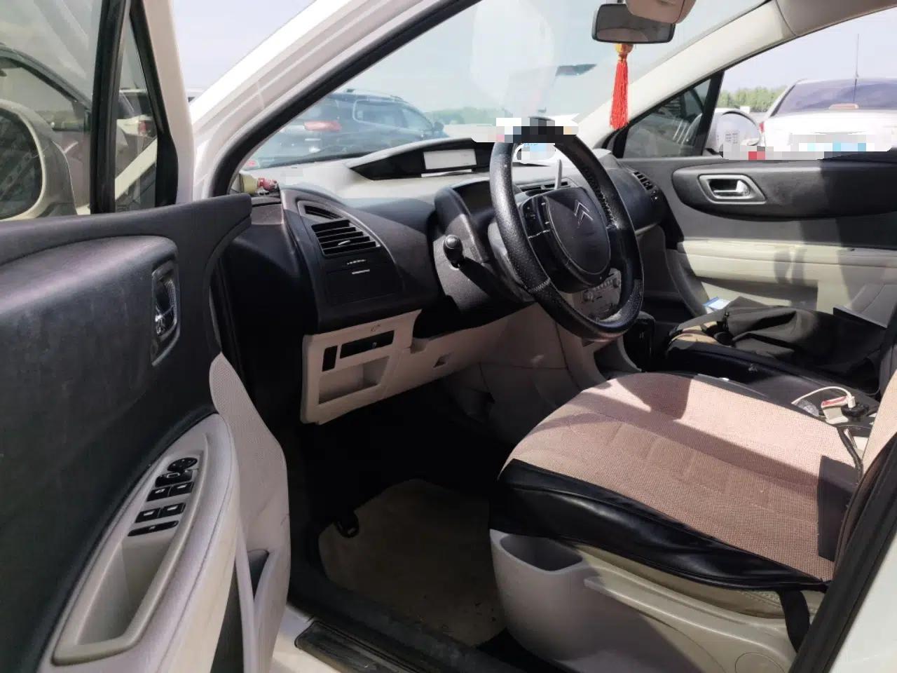 Citroen C-Quatre 2011 Sedan 1.6L Automatic Champion Edition — миниатюра 17