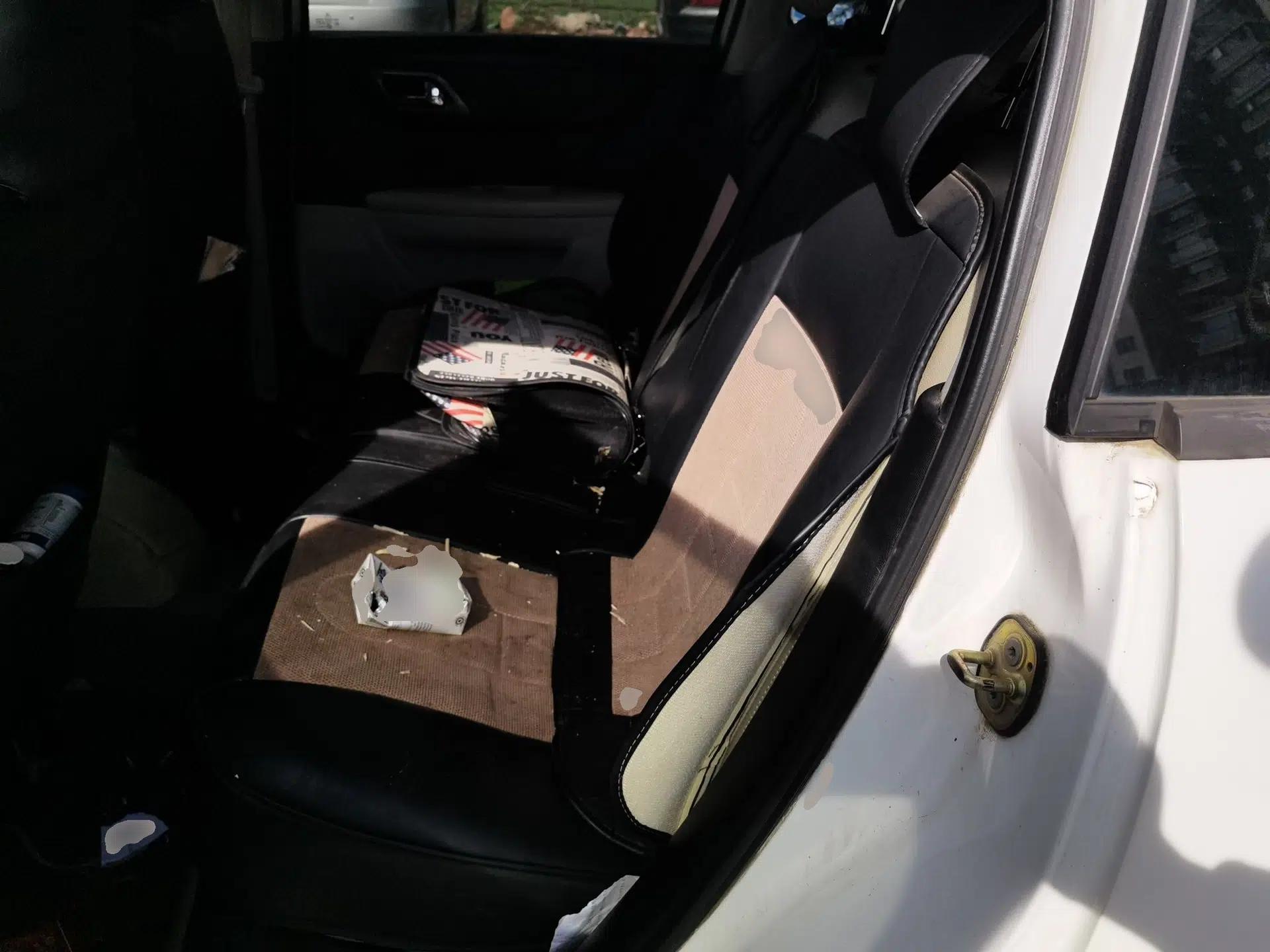 Citroen C-Quatre 2011 Sedan 1.6L Automatic Champion Edition — миниатюра 18