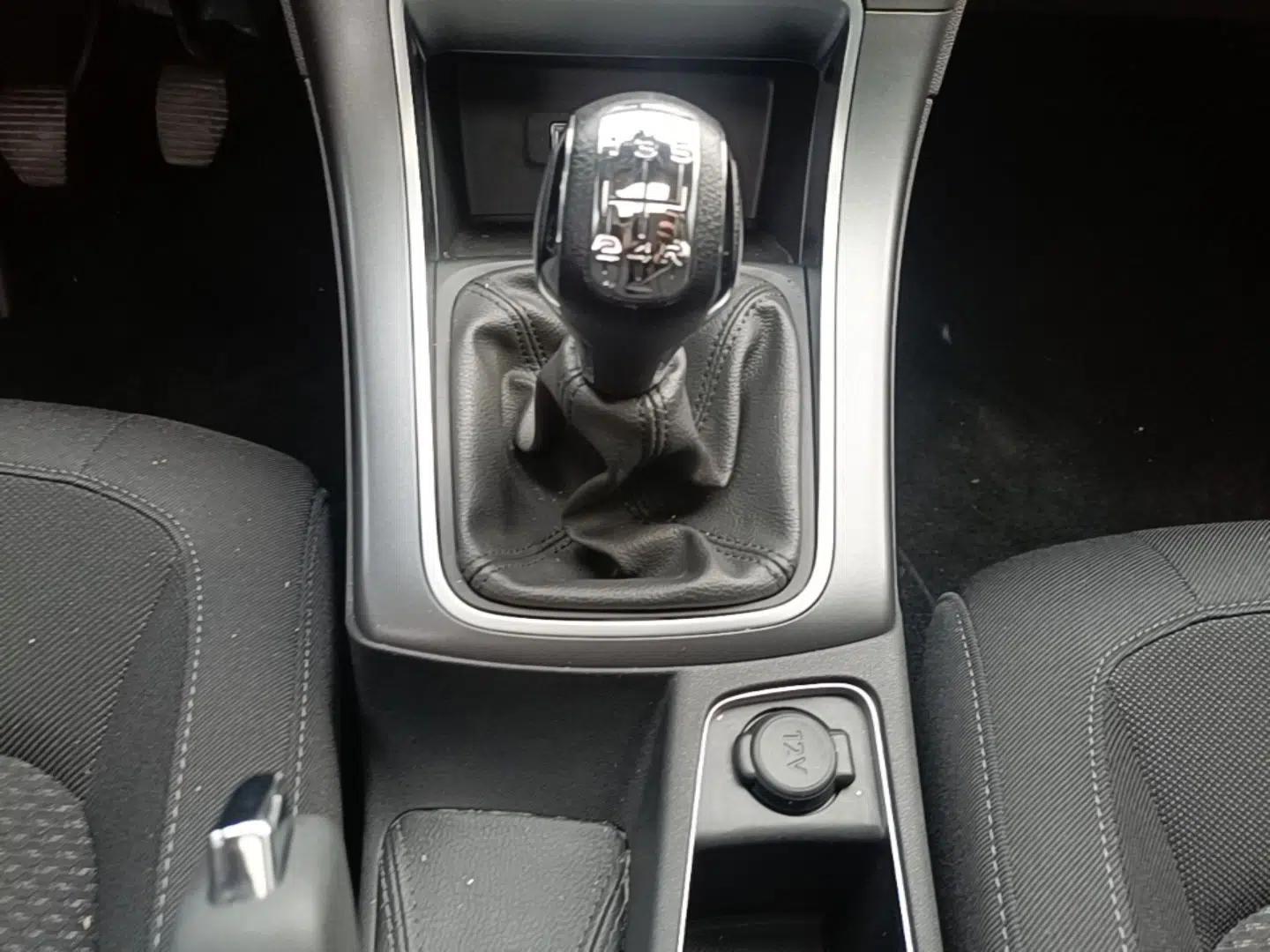 Citroen C4 Sega 2018 1.6L Manual Luxury Model — миниатюра 17