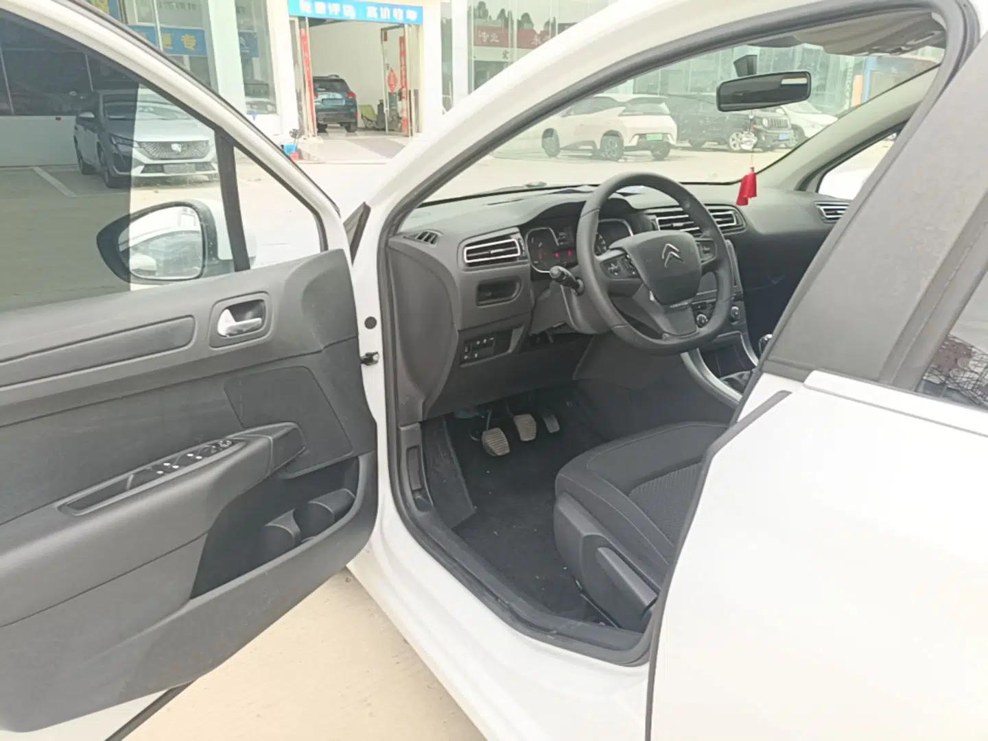 Citroen C4 Sega 2018 1.6L Manual Luxury Model — миниатюра 19