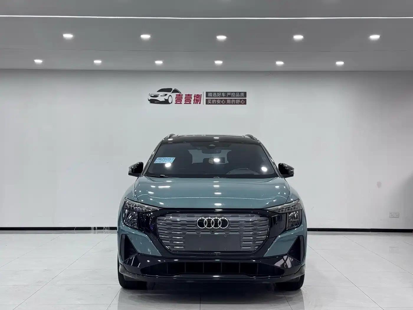 Audi Q5 e-tron 2022 Model 40 e-tron Star Edition Mech Suit — миниатюра 2