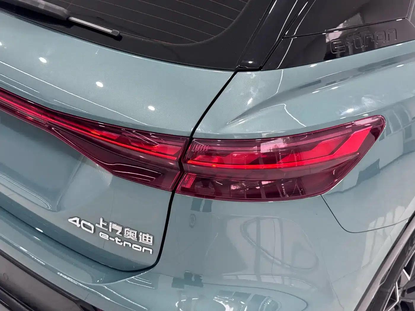 Audi Q5 e-tron 2022 Model 40 e-tron Star Edition Mech Suit — миниатюра 5
