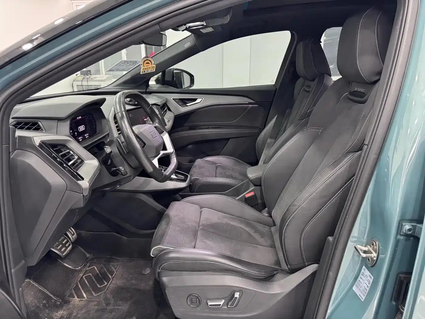 Audi Q5 e-tron 2022 Model 40 e-tron Star Edition Mech Suit — миниатюра 6