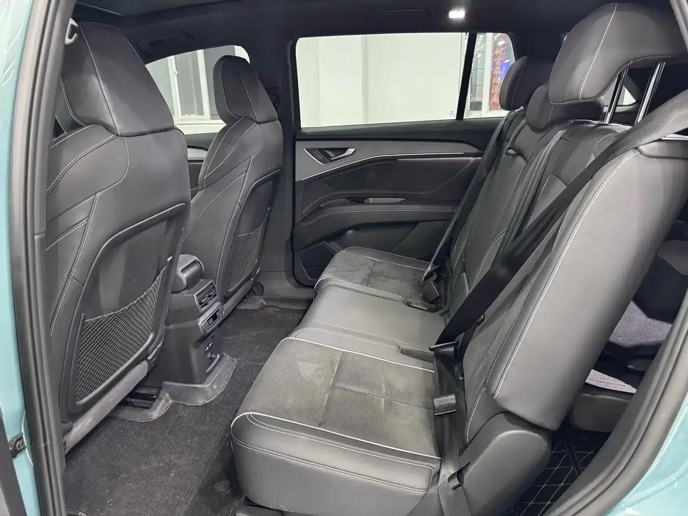 Audi Q5 e-tron 2022 Model 40 e-tron Star Edition Mech Suit — миниатюра 7