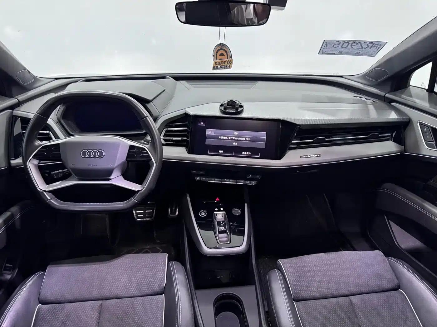 Audi Q5 e-tron 2022 Model 40 e-tron Star Edition Mech Suit — миниатюра 8