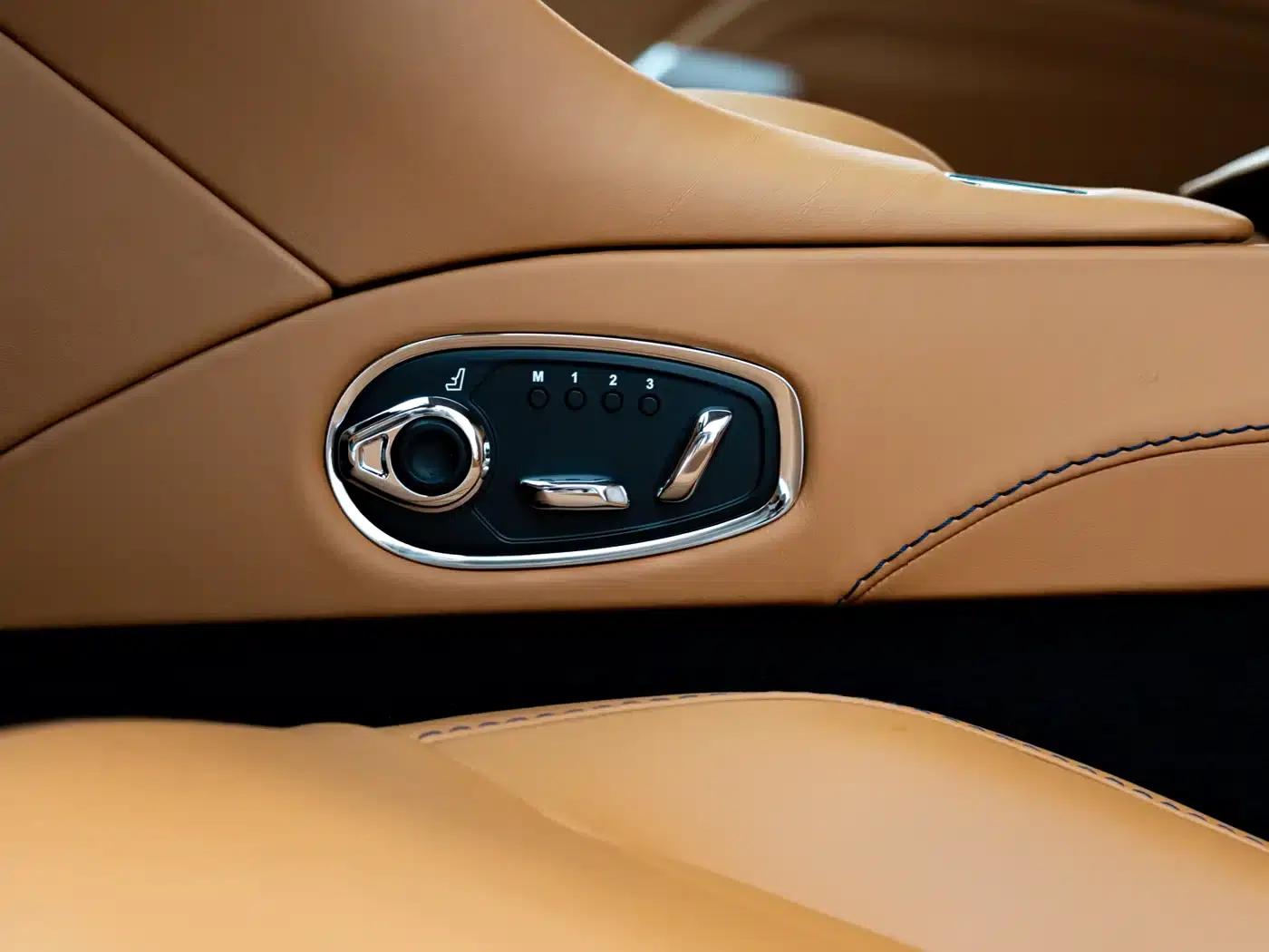 Aston Martin DB11 2022 4.0T V8 Coupe — миниатюра 12