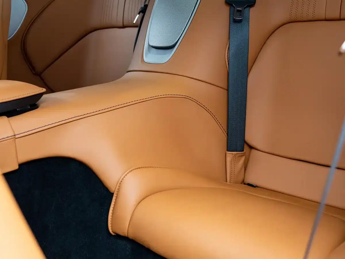 Aston Martin DB11 2022 4.0T V8 Coupe — миниатюра 14
