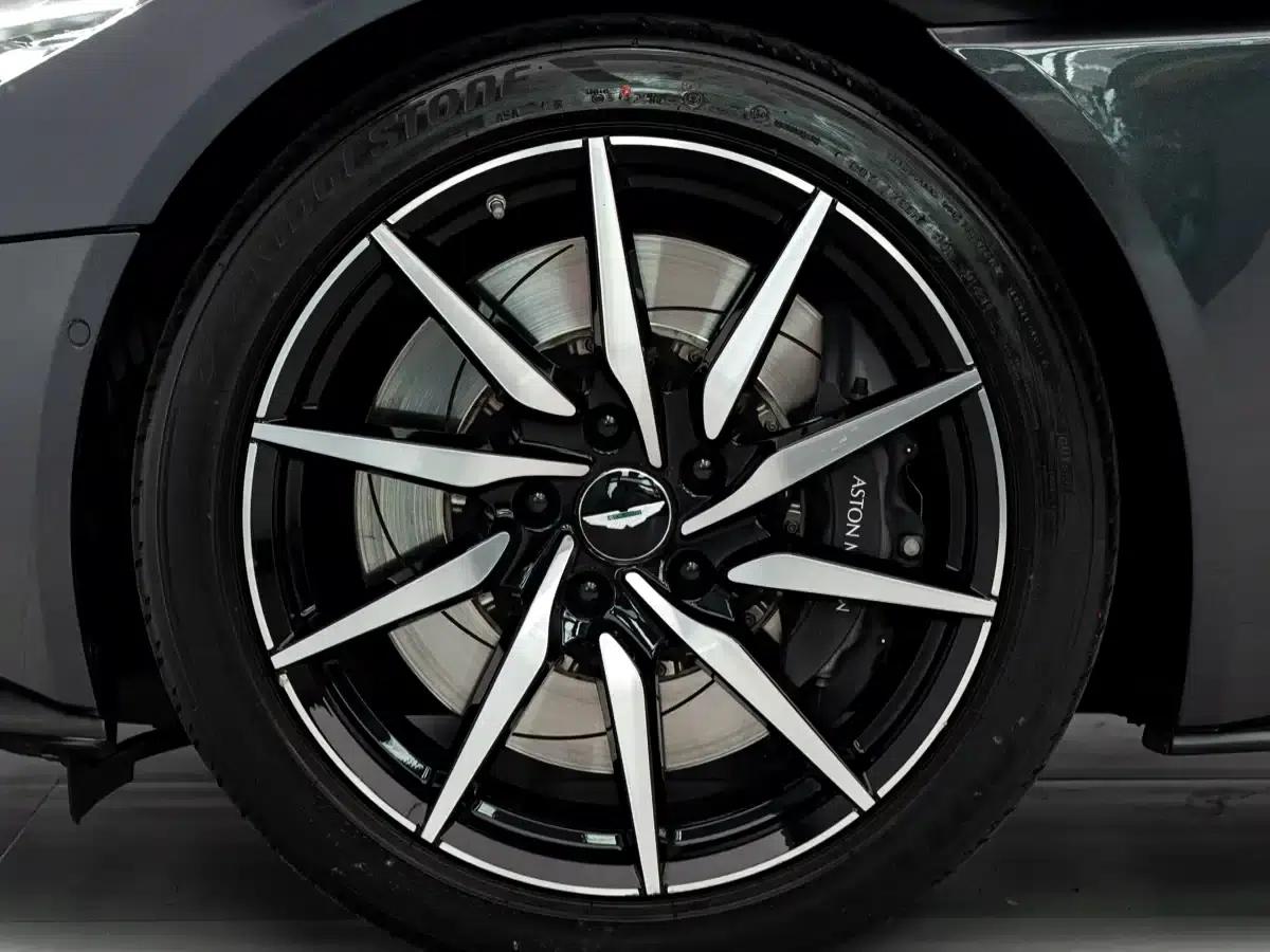 Aston Martin DB11 2022 4.0T V8 Coupe — миниатюра 16
