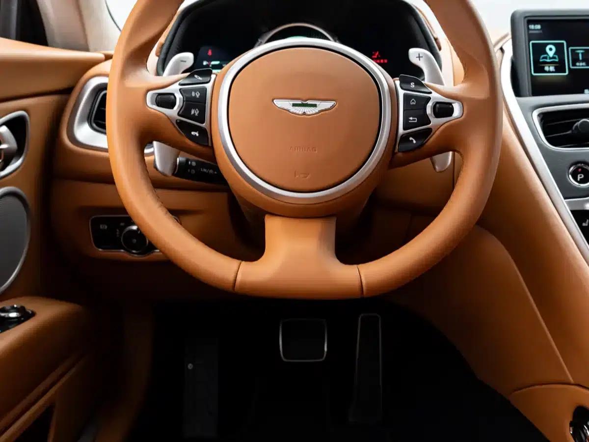 Aston Martin DB11 2022 4.0T V8 Coupe — миниатюра 7