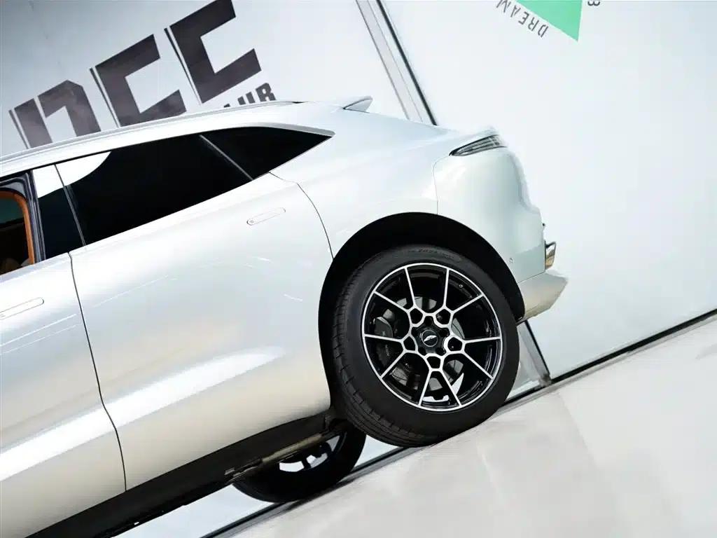 2022 Aston Martin DBX 4.0T V8 — миниатюра 21