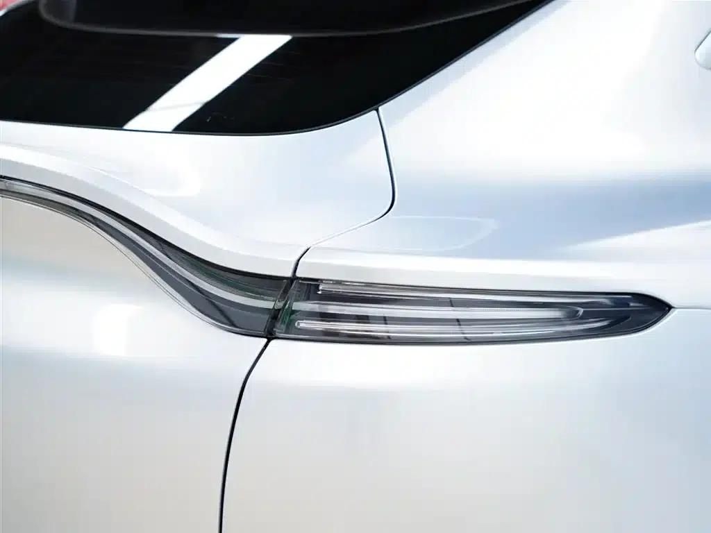 2022 Aston Martin DBX 4.0T V8 — миниатюра 4
