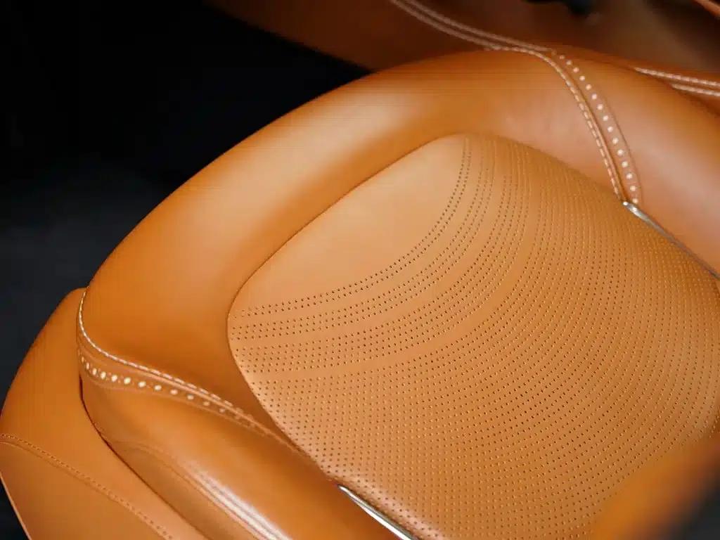 2022 Aston Martin DBX 4.0T V8 — миниатюра 31