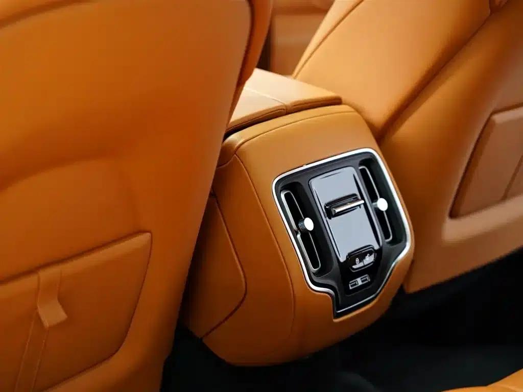 2022 Aston Martin DBX 4.0T V8 — миниатюра 37
