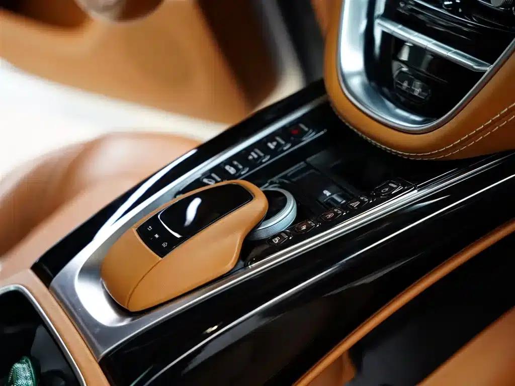 2022 Aston Martin DBX 4.0T V8 — миниатюра 44