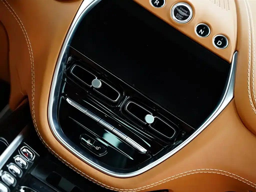 2022 Aston Martin DBX 4.0T V8 — миниатюра 49