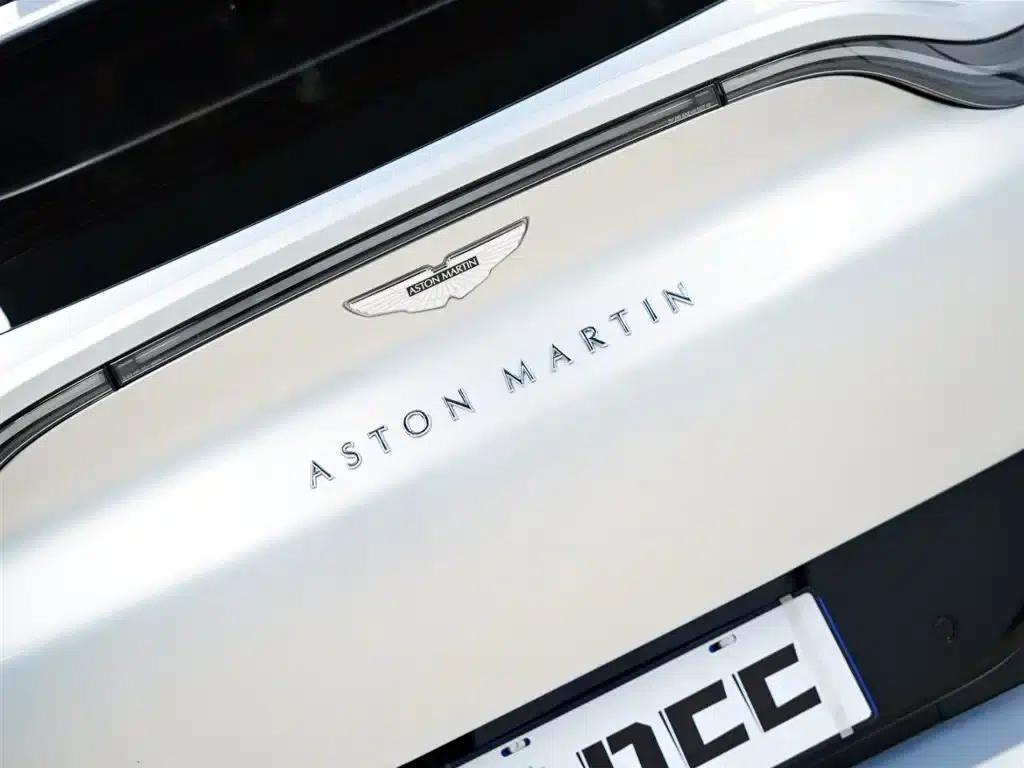 2022 Aston Martin DBX 4.0T V8 — миниатюра 8