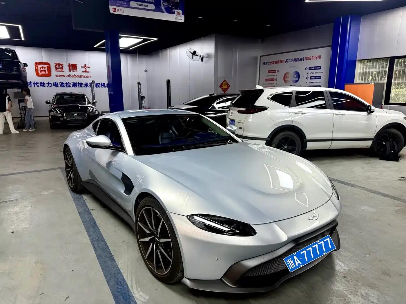 2018 V8 Vantage 4.0T V8 Coupe — миниатюра 1