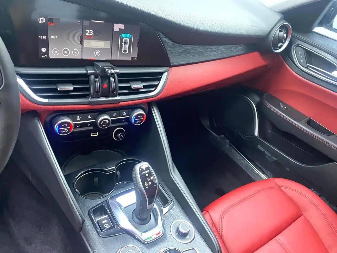Giulia Juliet 2020 2.0T 280HP Dark Night Phantom Limited Edition — миниатюра 4