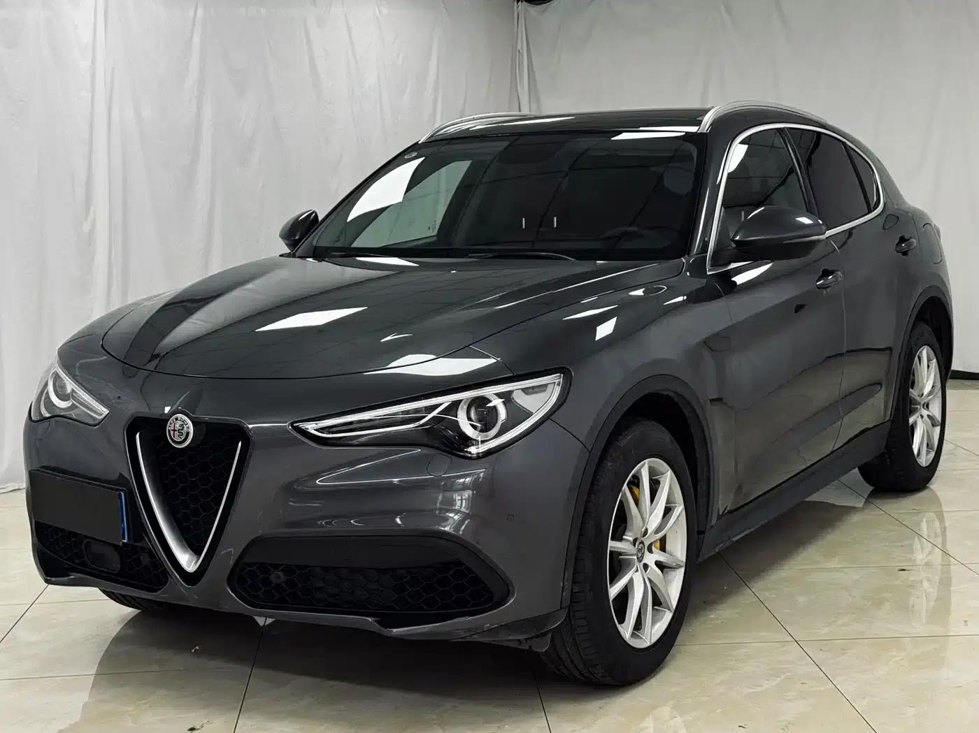 2017 Stelvio 2.0T 200HP Luxury Edition — миниатюра 1