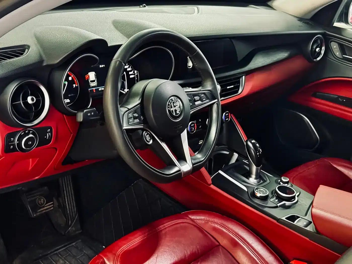 2017 Stelvio 2.0T 200HP Luxury Edition — миниатюра 11