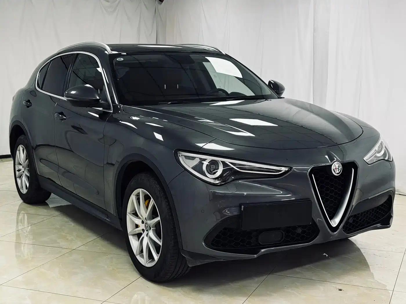 2017 Stelvio 2.0T 200HP Luxury Edition — миниатюра 3