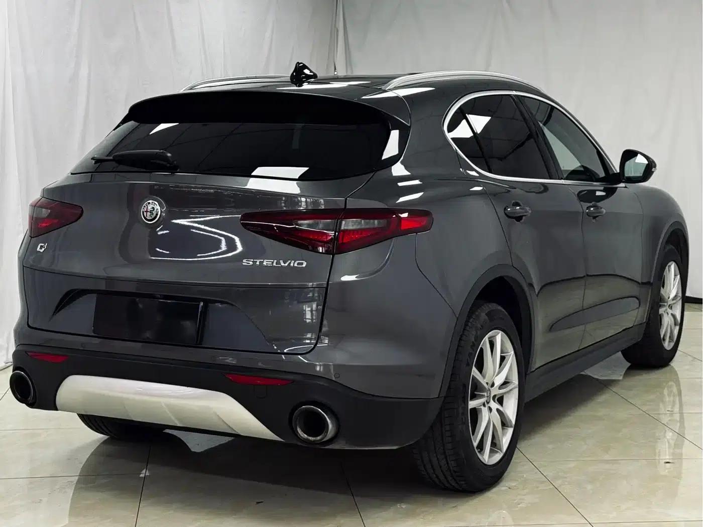 2017 Stelvio 2.0T 200HP Luxury Edition — миниатюра 6