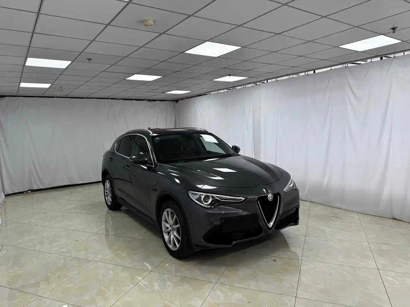 2017 Stelvio 2.0T 200HP Luxury Edition — миниатюра 10
