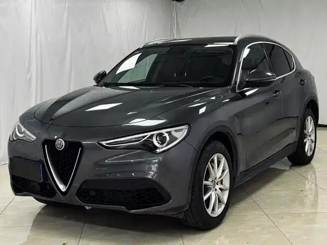 2017 Stelvio 2.0T 200HP Luxury Edition
