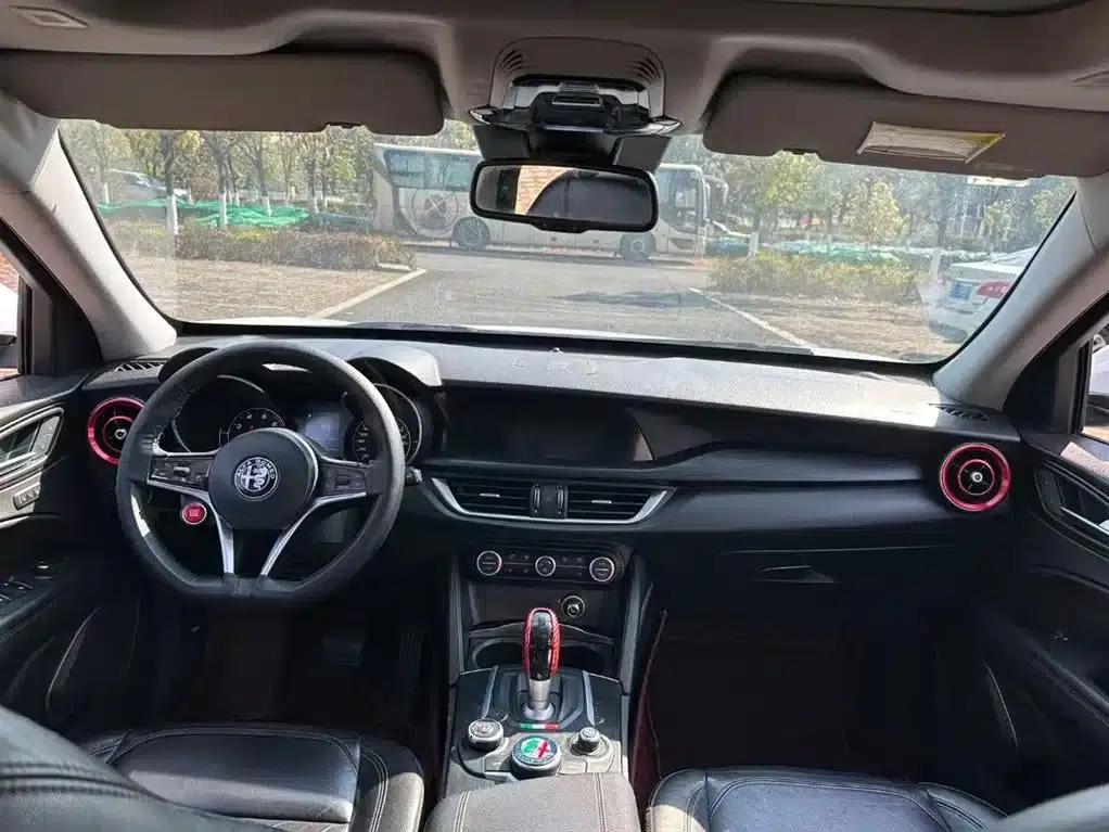 2017 Stelvio 2.0T 200HP Elite Edition — миниатюра 6