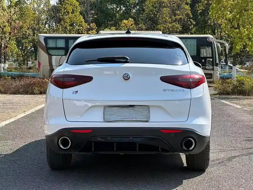 2017 Stelvio 2.0T 200HP Elite Edition — миниатюра 8