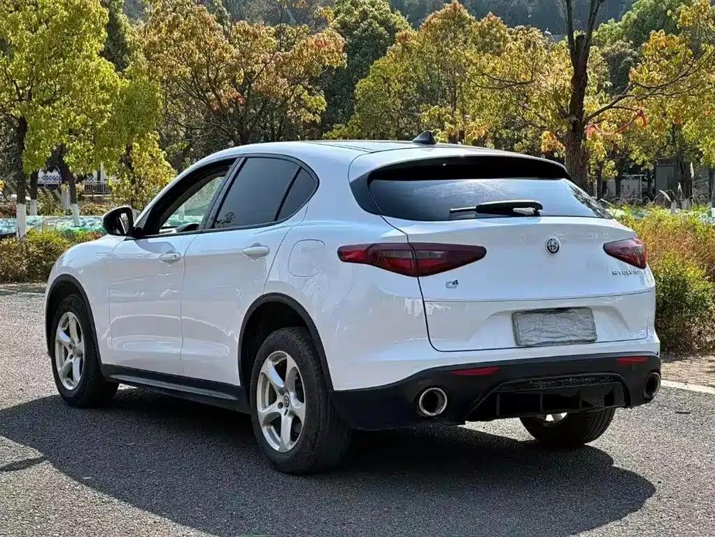 2017 Stelvio 2.0T 200HP Elite Edition — миниатюра 9