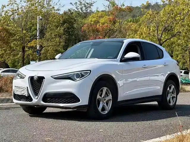2017 Stelvio 2.0T 200HP Elite Edition