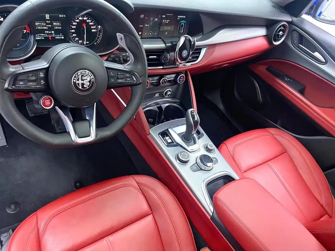 2019 Stelvio 2.0T 280HP Luxury Edition — миниатюра 5