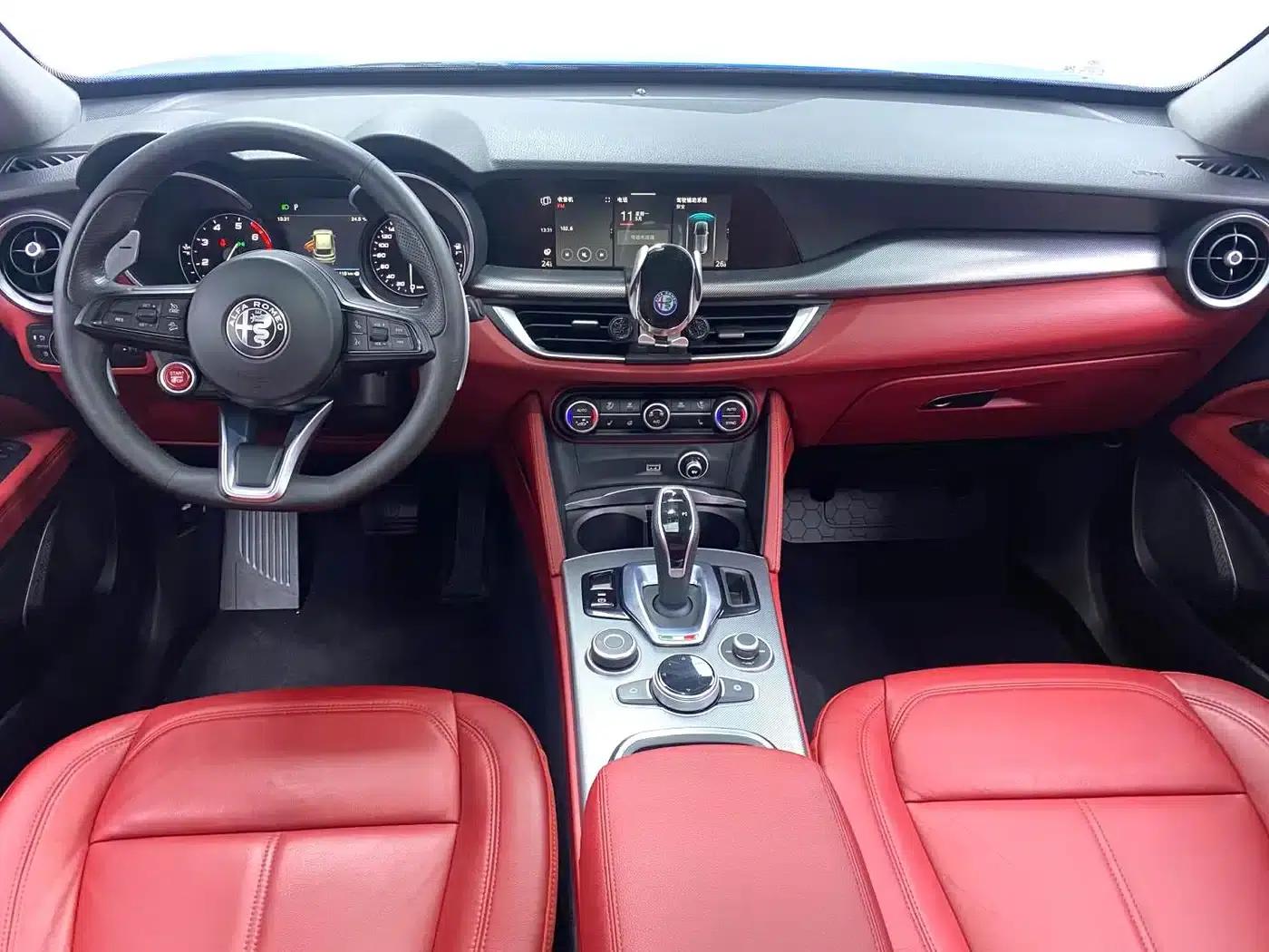 2019 Stelvio 2.0T 280HP Luxury Edition — миниатюра 6