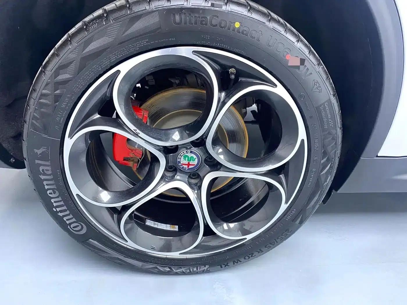 2021 Stelvio 2.0T 280HP Luxury Edition — миниатюра 4
