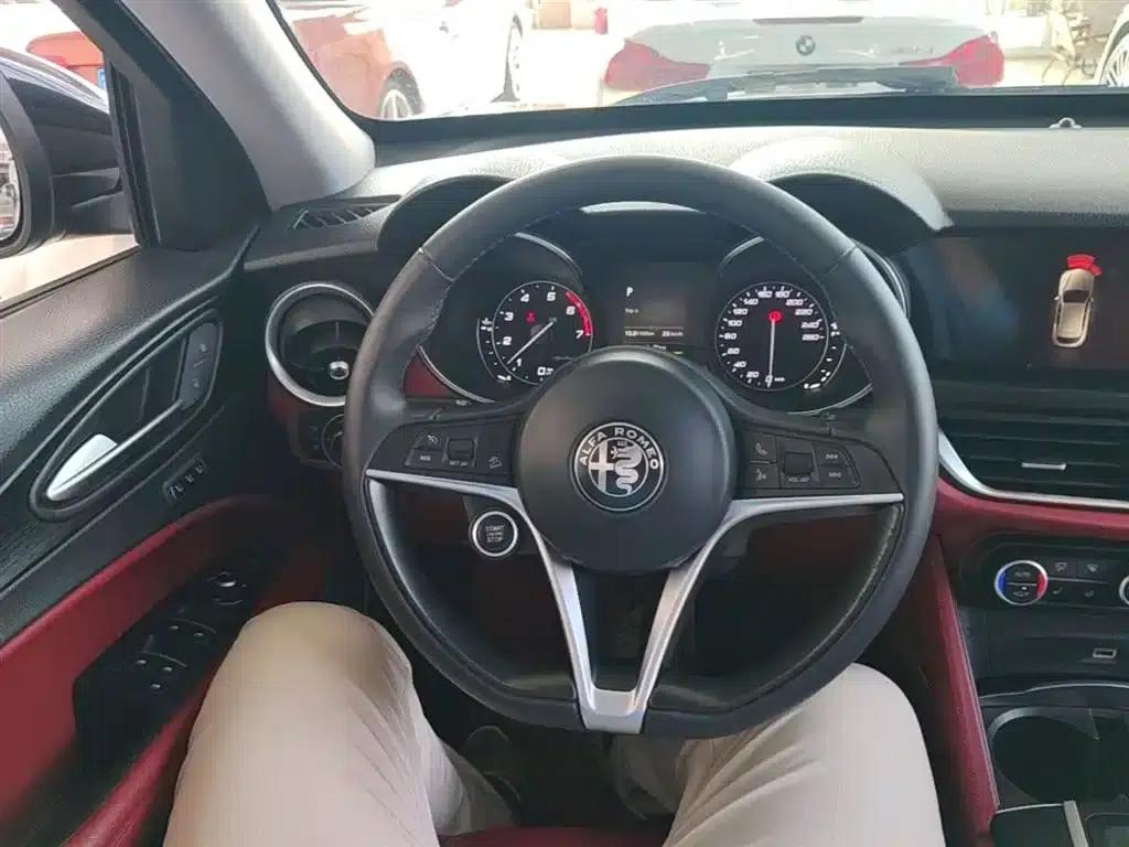 2017 Stelvio 2.0T 200HP Elite Edition — миниатюра 11