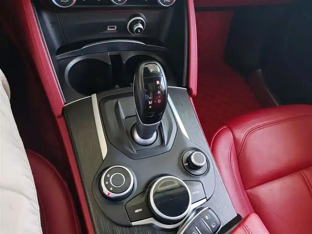 2017 Stelvio 2.0T 200HP Elite Edition — миниатюра 14