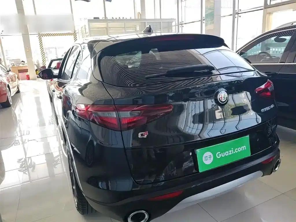 2017 Stelvio 2.0T 200HP Elite Edition — миниатюра 5