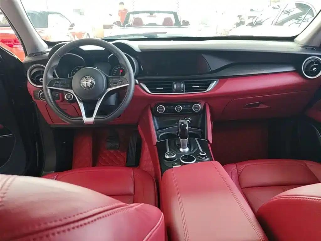 2017 Stelvio 2.0T 200HP Elite Edition — миниатюра 10