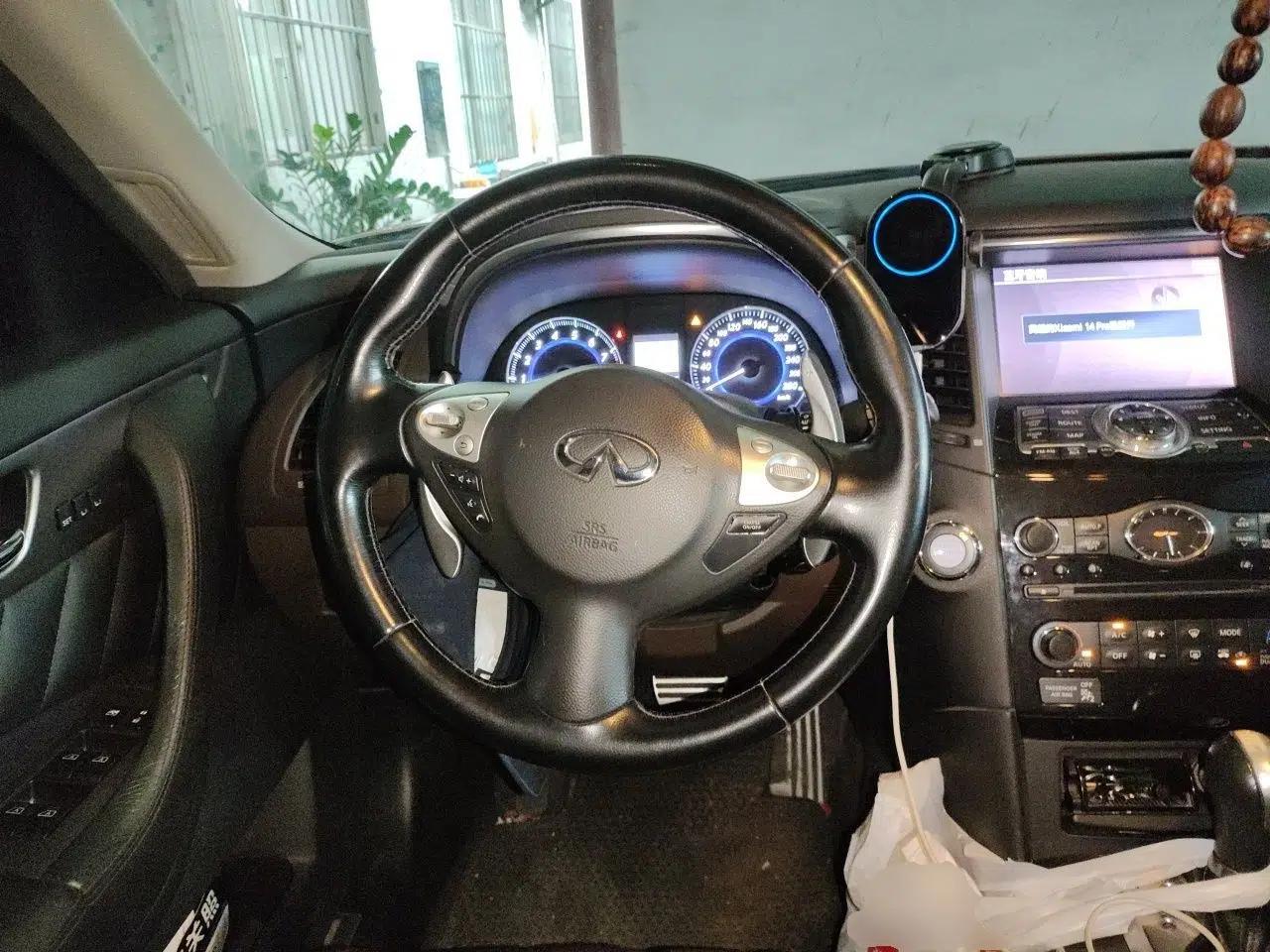 Infiniti QX70 2013 3.7L Standard Edition — миниатюра 11