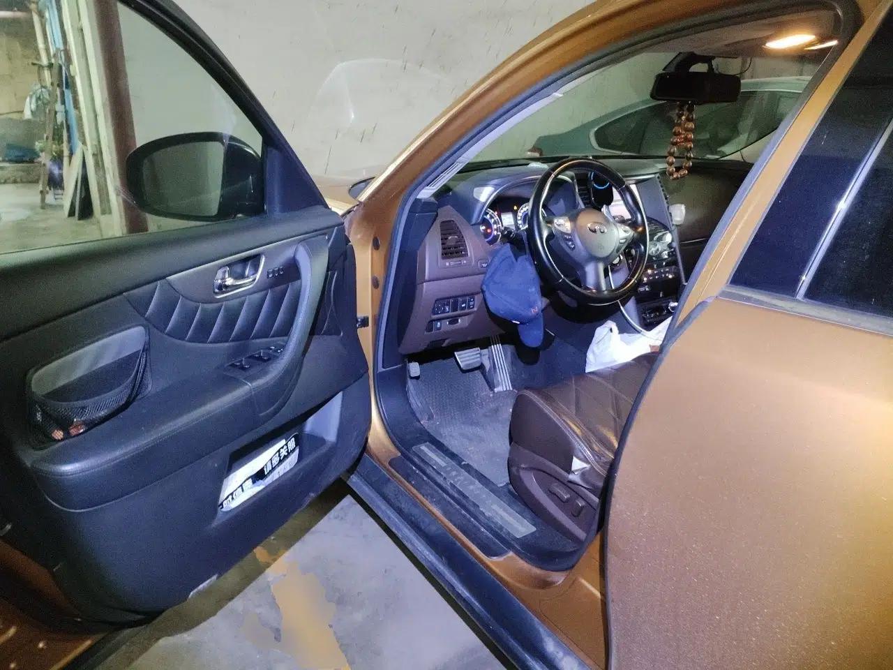 Infiniti QX70 2013 3.7L Standard Edition — миниатюра 17