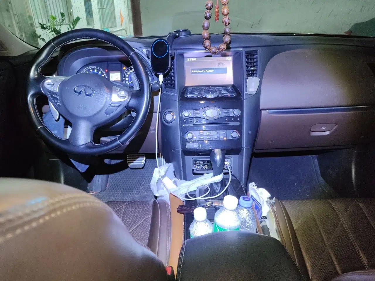 Infiniti QX70 2013 3.7L Standard Edition — миниатюра 10