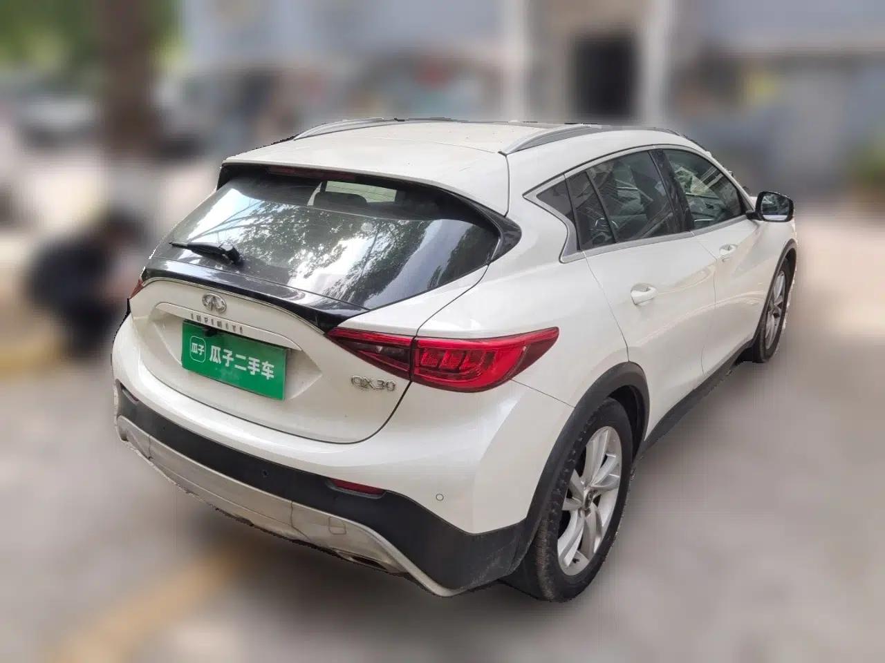 Infiniti QX30 2017 1.6T Two-Wheel-Drive Sport Edition — миниатюра 6