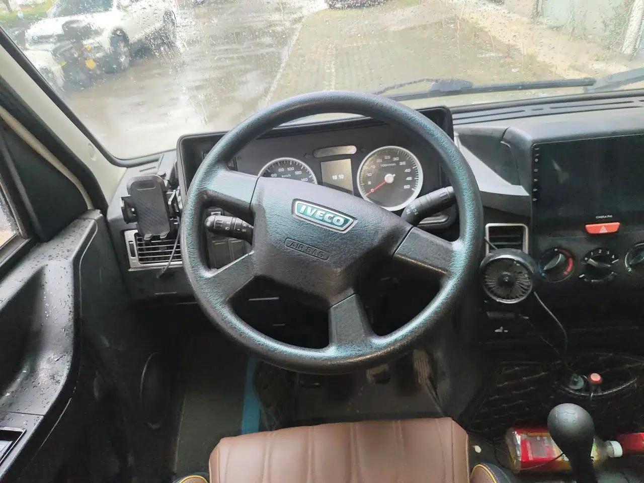 Iveco Daily 2021 2.5T A35 M1 Passenger Van 5-9 Seater Short Wheelbase Mid-Roof Design Dual Tires Manual Doors — миниатюра 11
