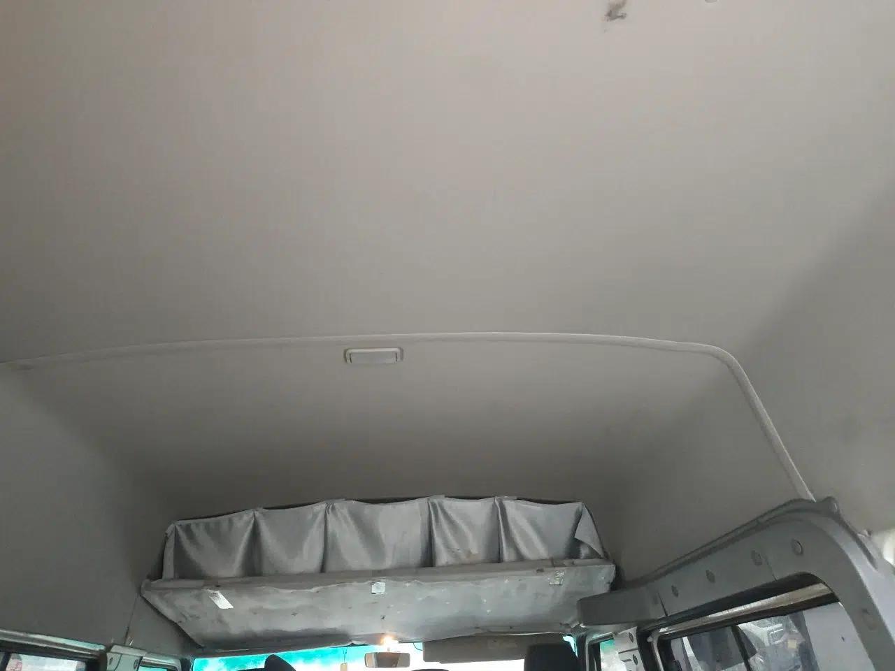 Iveco Daily 2021 2.5T A35 M1 Passenger Van 5-9 Seater Short Wheelbase Mid-Roof Design Dual Tires Manual Doors — миниатюра 19