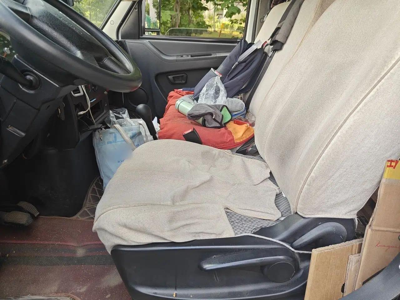 Iveco Daily 2020 2.5T A35 Passenger Van Single-Tire Mid-Roof Design 5-9 Seats with Sliding Side Door Meeting China V Emission Standards — миниатюра 16