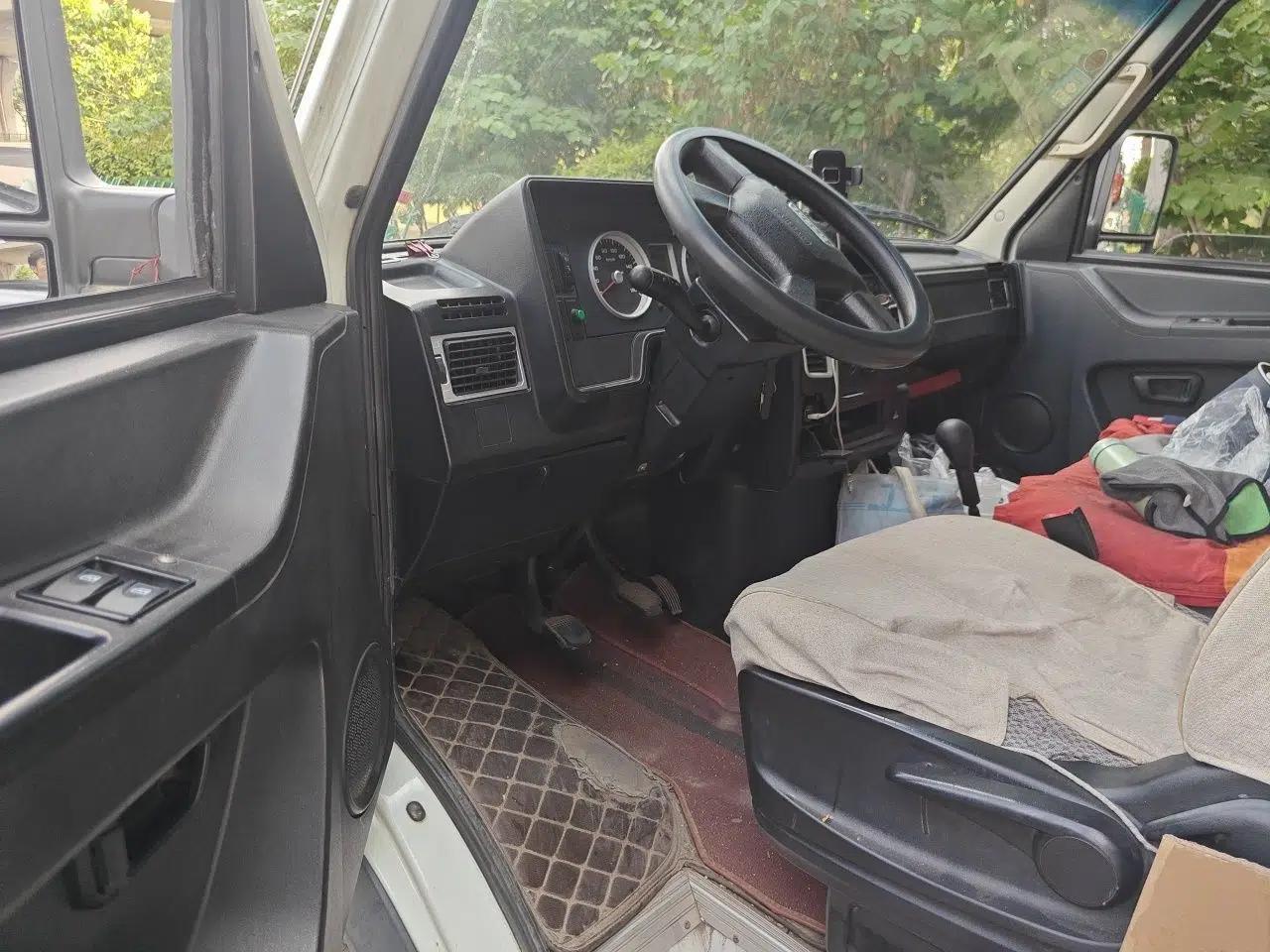 Iveco Daily 2020 2.5T A35 Passenger Van Single-Tire Mid-Roof Design 5-9 Seats with Sliding Side Door Meeting China V Emission Standards — миниатюра 17